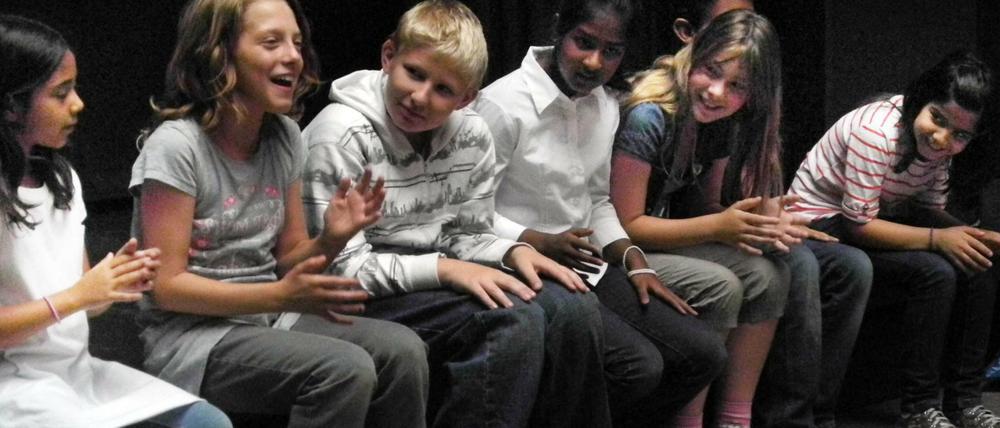 Im Jugendkulturzentrum "Pumpe" befassen sich Schülerinnen und Schüler spielerisch mit historischen Ereignissen.