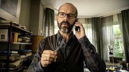 Stephan (Christoph Maria Herbst) findet die Namenswahl seines Schwagers nicht lustig.