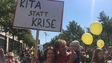 Teilnehmer bei einer Demonstration zur Kitakrise im Mai diesen Jahres.