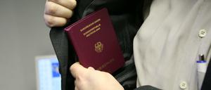 Wegen des Brexits ist die Zahl der Anträge auf Wiedereinbürgerung in Deutschland in den letzten Jahren stark gestiegen.