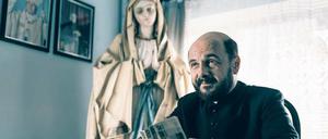 Eine Sünde namens Gier. Arkadiusz Jakubik als geschäftstüchtiger Priester. 