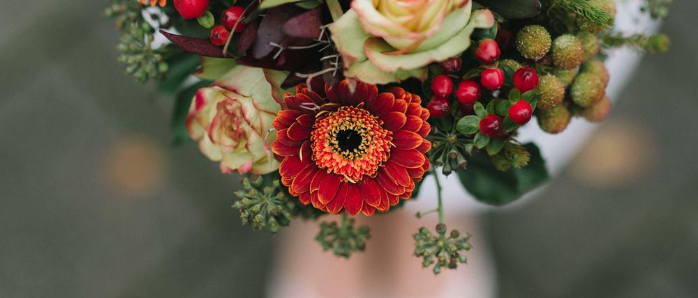 Blumen als Geschenk. Üppige Sträuße gönnt man sich selber selten.
