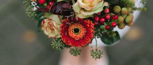 Blumen als Geschenk. Üppige Sträuße gönnt man sich selber selten.
