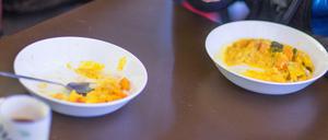 In den Notunterkünften werden die Obdachlosen auch mit Essen versorgt.