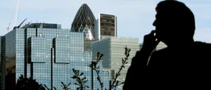 Schon jetzt fahren einige Firmen, die im Finanzviertel von London einen Sitz haben, Verluste aufgrund des bevorstehenden Brexits ein. 