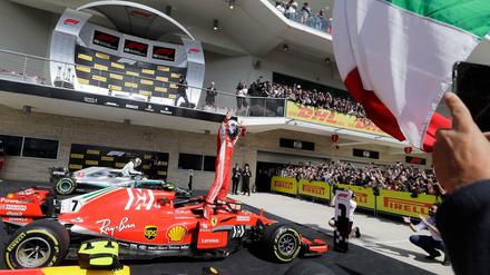 Rot gewinnt. Kimi Räikkönen triumphiert in Austin - und die Presse feiert den "Iceman".