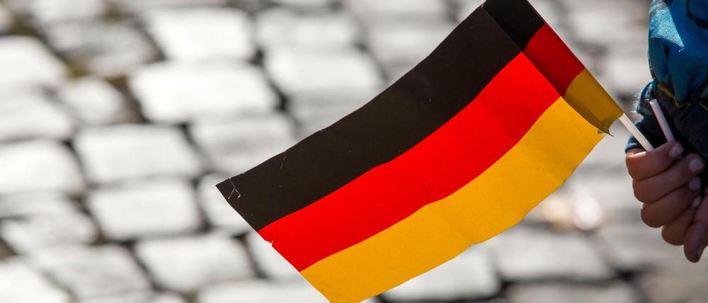 Nach den Verheerungen durch den Nazi-Nationalismus hat es in Deutschland zunächst einen Bruch in der nationalen Selbstwahrnehmung gegeben. Das betraf auch die Fahne.