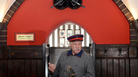 Jürgen Hilbrecht ist der dienstälteste "Hauptmann von Köpenick".