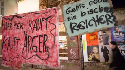 ...und manchmal kriegen auch die Reichen Ärger. Straßenszene aus Berlin-Friedrichshain. 