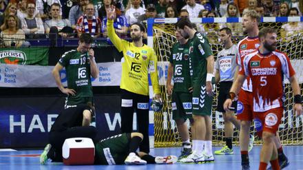 Szene mit Symbolcharakter. Die Füchse Berlin werden vom Verletzungspech verfolgt. 