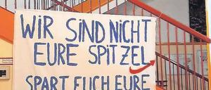 Protestzeichen der Schüler aus dem Fichtenberg-Gymnasium in Steglitz: Aufgehängt noch vor der Veröffentlichung des AfD-Portals und fotografiert von Schulleiter Andreas Steiner, der sich über das Engagement seiner Schüler sehr gefreut hat.