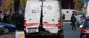 Mehrere Maskierte haben am Morgen in der Nähe des Alexanderplatzes einen Geldtransporter überfallen.