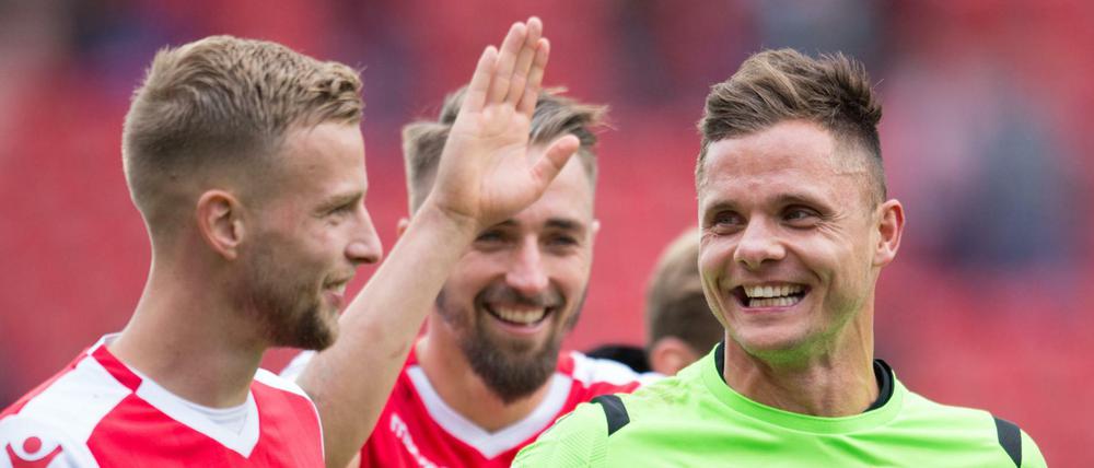 Auf sie kommt es an. Unions Innenverteidiger Marvin Friedrich, Florian Hübner und Torwart Rafal Gikiewicz (von links) wollen in Paderborn zu Null spielen.