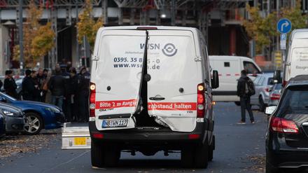 Mit brachialer Gewalt öffneten die Täter den Geldtransporter in der Schillingstraße. 