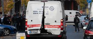 Mit brachialer Gewalt öffneten die Täter den Geldtransporter in der Schillingstraße. 