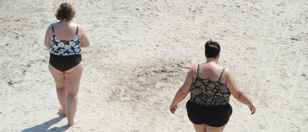 Fettleibigkeit besitzt eine ähnlich gesundheitsfördernde Wirkung wie Sport. Ein Fake, natürlich. Aber es gibt immer Leute, die das glauben. 