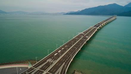 Das Luftbild zeigt den Hongkong-Abschnitt der Hong Kong-Zhuhai-Macao-Brücke in Hongkong, Südchina.