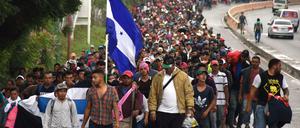 Am Anfang waren es hunderte Honduraner, jetzt sind es Tausende, die in die USA wollen.