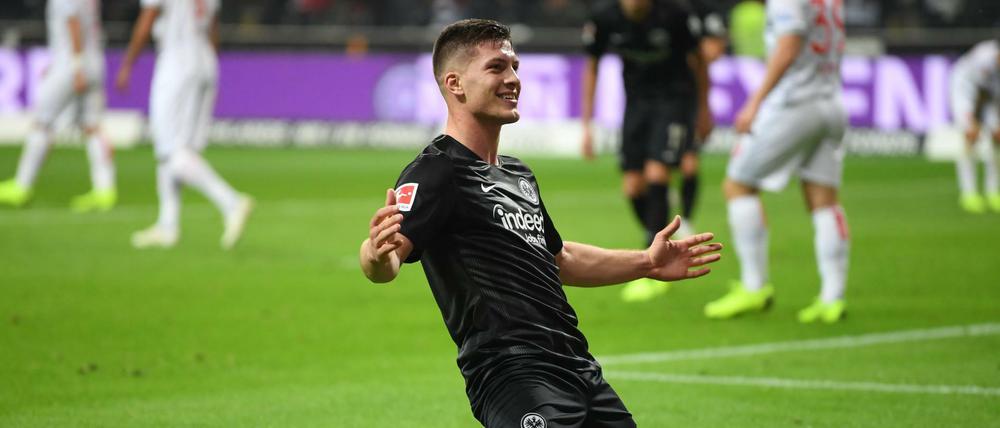 Unschlagbar gut: Frankfurts Luka Jovic jubelt nach dem Tor zum 7:1. Er traf fünf Mal während der Partie gegen Düsseldorf.