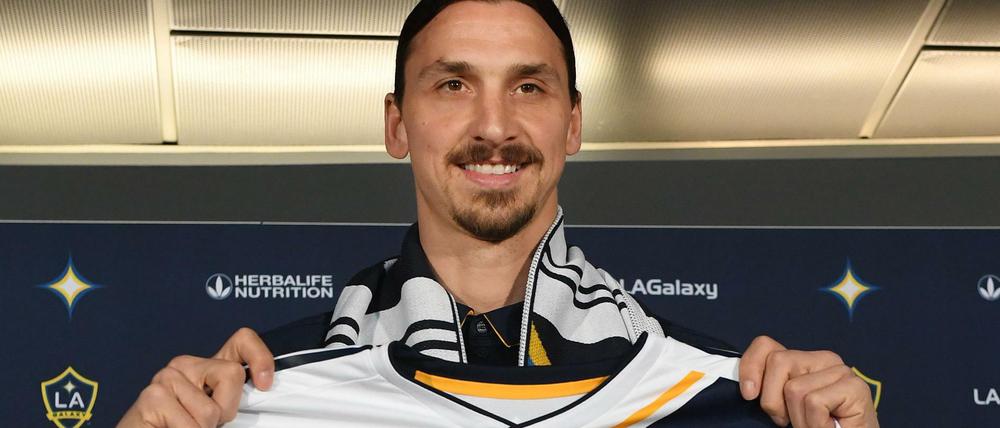 Weiß steht ihm. Zlatan Ibrahimovic spielt noch für LA Galaxy. Das könnte sich bald ändern.