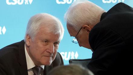 Horst Seehofer (l) und Edmund Stoiber in München