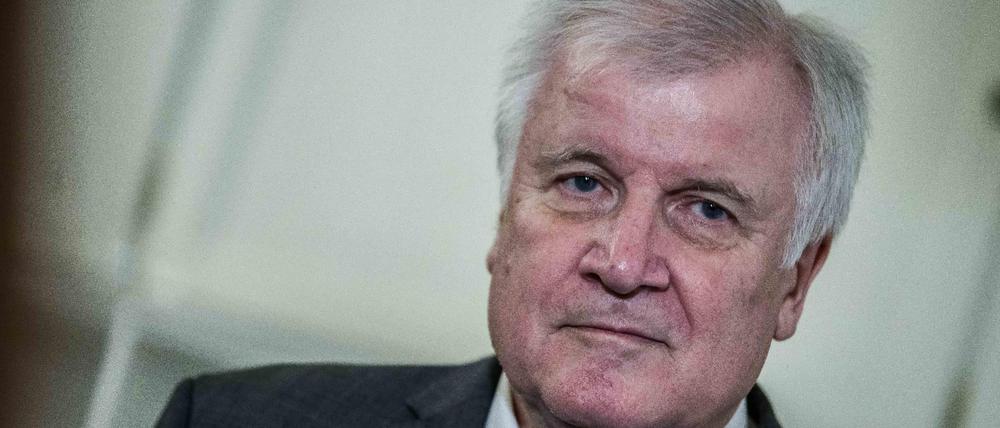 Viele denken, dass Seehofer vor allen anderen die Malaise der Groko im Bund verschuldet hat.