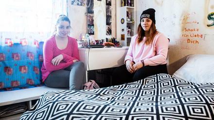 Laura und Sarah aus Leipzig sind Teil der Ausstellung.