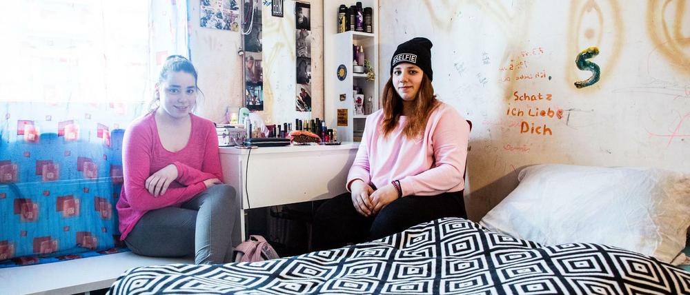 Laura und Sarah aus Leipzig sind Teil der Ausstellung.