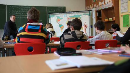 In Naturwissenschaften liegen Kinder aus sozial benachteiligten Familien laut der Pisa-Studie dreieinhalb Jahre zurück.