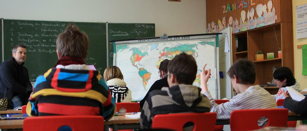 In Naturwissenschaften liegen Kinder aus sozial benachteiligten Familien laut der Pisa-Studie dreieinhalb Jahre zurück.