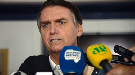 Jair Bolsonaro, der rechtspopulistische Kandidat für das Amt des brasilianischen Präsidenten, Bolsonaro liegt in Umfragen zur Stichwahl klar vorn.