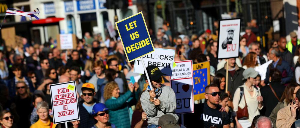 Hunderttausende demonstrieren in London gegen den Brexit.
