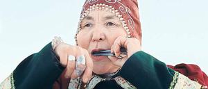 Echo im Eis. Sedna (Feodosia Ivanova) lebt mit Nanouk in einer Jurte. 