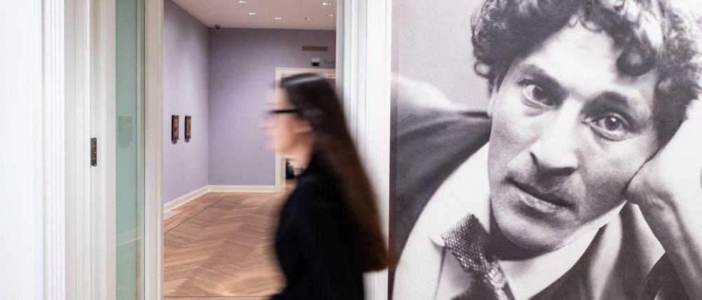 In der Münsteraner Ausstellung «Marc Chagall -Der wache Träumer», mit 120 Gemälden, kolorierten Zeichnungen und farbigen Grafiken des Maler-Poeten.