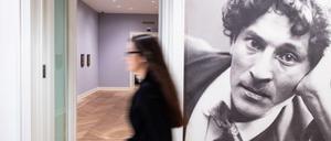 In der Münsteraner Ausstellung «Marc Chagall -Der wache Träumer», mit 120 Gemälden, kolorierten Zeichnungen und farbigen Grafiken des Maler-Poeten. 