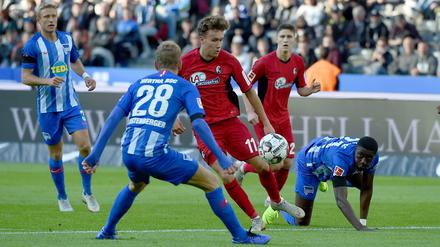Schweizer Mauer. Herthas Fabian Lustenberger rückte in die Innenverteidigung und machte seine Sache ordentlich. 