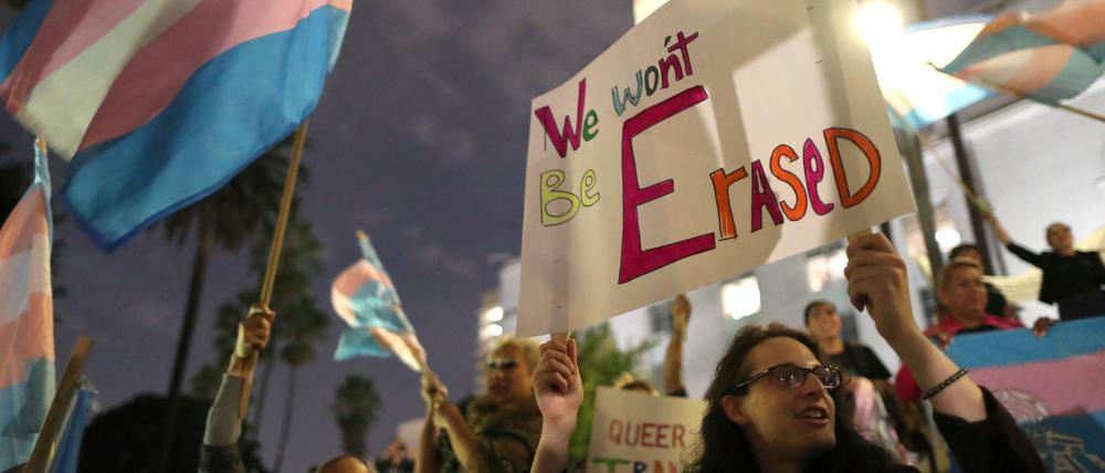 Proteste gegen Trumps Anti-Transgender-Pläne in Los Angeles. 