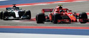 Kimi Raikkönen durfte in Austin feiern, Lewis Hamilton (dahinter) noch nicht.
