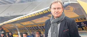 Ewald Lienen, 64, betreute AEK Athen von Oktober 2012 bis April 2013 als Trainer.
