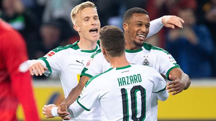 Partytrio. Gladbachs Oscar Wendt, Alassane Plea und Thorgan Hazard (von links) freuen sich über den nächsten Sieg.