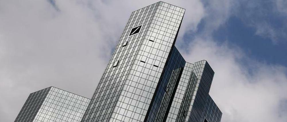 Das Geldinstitut hält für das Gesamtjahr zum ersten Mal seit 2014 wieder einen Gewinn für möglich