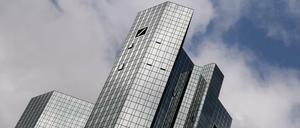 Das Geldinstitut hält für das Gesamtjahr zum ersten Mal seit 2014 wieder einen Gewinn für möglich