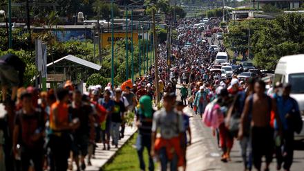 Tausende Menschen haben am Sonntag die Grenze zwischen Mexiko und Guatemala überquert. Ihr Ziel: die USA.