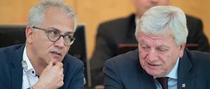 Regierungsduo in Wiesbaden: Der grüne Wirtschaftsminister Tarek Al-Wazir (links) und CDU-Ministerpräsident Volker Bouffier.