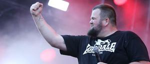 Der Sänger der deutschen Punkband "Feine Sahne Fischfilet", Jan "Monchi" Gorkow.