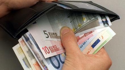 Wie viel haben die Deutschen in ihren Geldbörsen? Der jahrelange Wirtschaftsboom ist an vielen Menschen spurlos vorbeigegangen. 