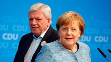 Bundeskanzlerin Angela Merkel und Hessens Ministerpräsident Volker Bouffier in Berlin.
