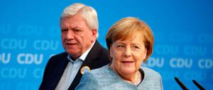 Bundeskanzlerin Angela Merkel und Hessens Ministerpräsident Volker Bouffier in Berlin.