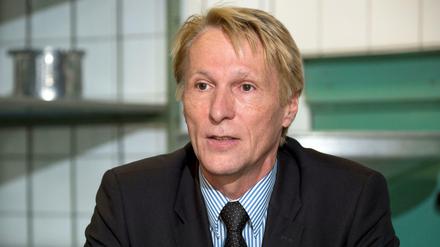Hubertus Knabe, ehemaliger Leiter der Stasiopfer-Gedenkstätte Hohenschönhausen, klagt gegen seine Entlassung.
