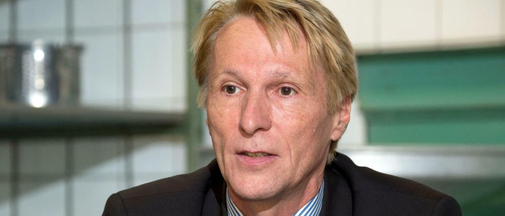 Hubertus Knabe, ehemaliger Leiter der Stasiopfer-Gedenkstätte Hohenschönhausen, klagt gegen seine Entlassung.